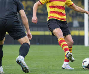 Jagiellonia Białystok pokonuje Wieczystą Kraków. Kto strzelił decydujące bramki w końcówce meczu?