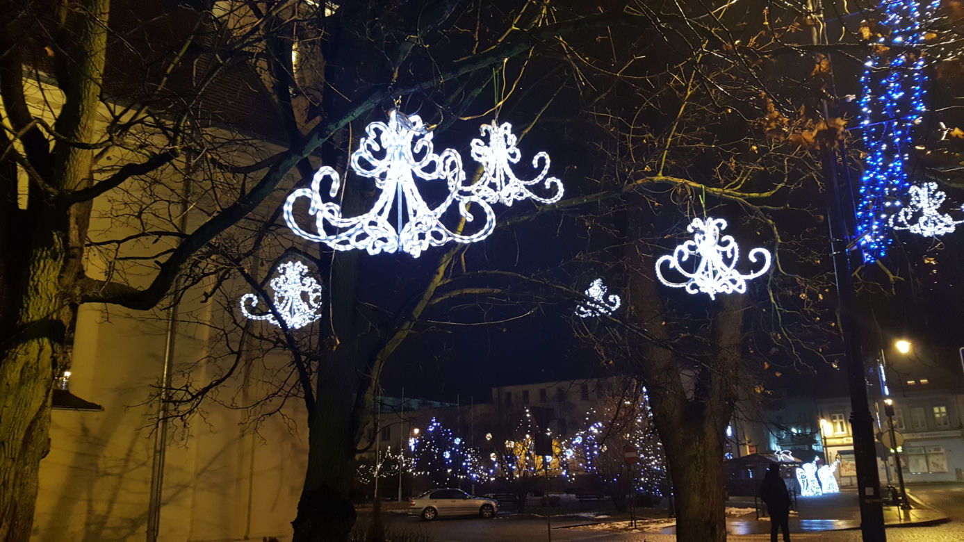 Domy i balkony w Bydgoszczy oświetlone i przystrojone