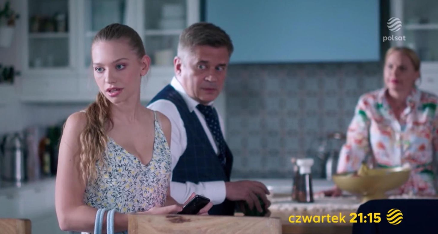 Przyjaciółki 24 sezon odc. 287. Anka (Magdalena Stużyńska), Julka (Nicole Bogdanowicz), Tomasz (Piotr Grabowski)