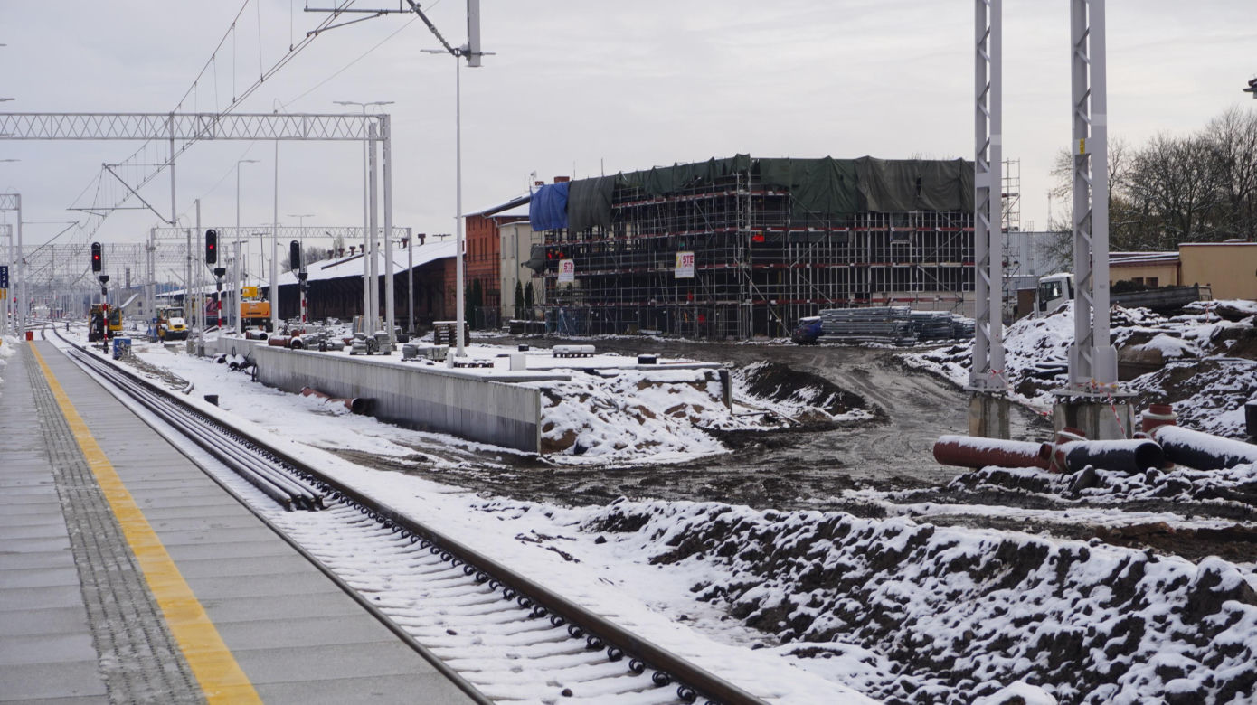 Dworzec Główny w Olsztynie rośnie w oczach. Stoi już metalowa konstrukcja budynku [ZDJĘCIA]