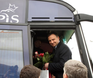 Oni prowadzili kampanię z autobusów