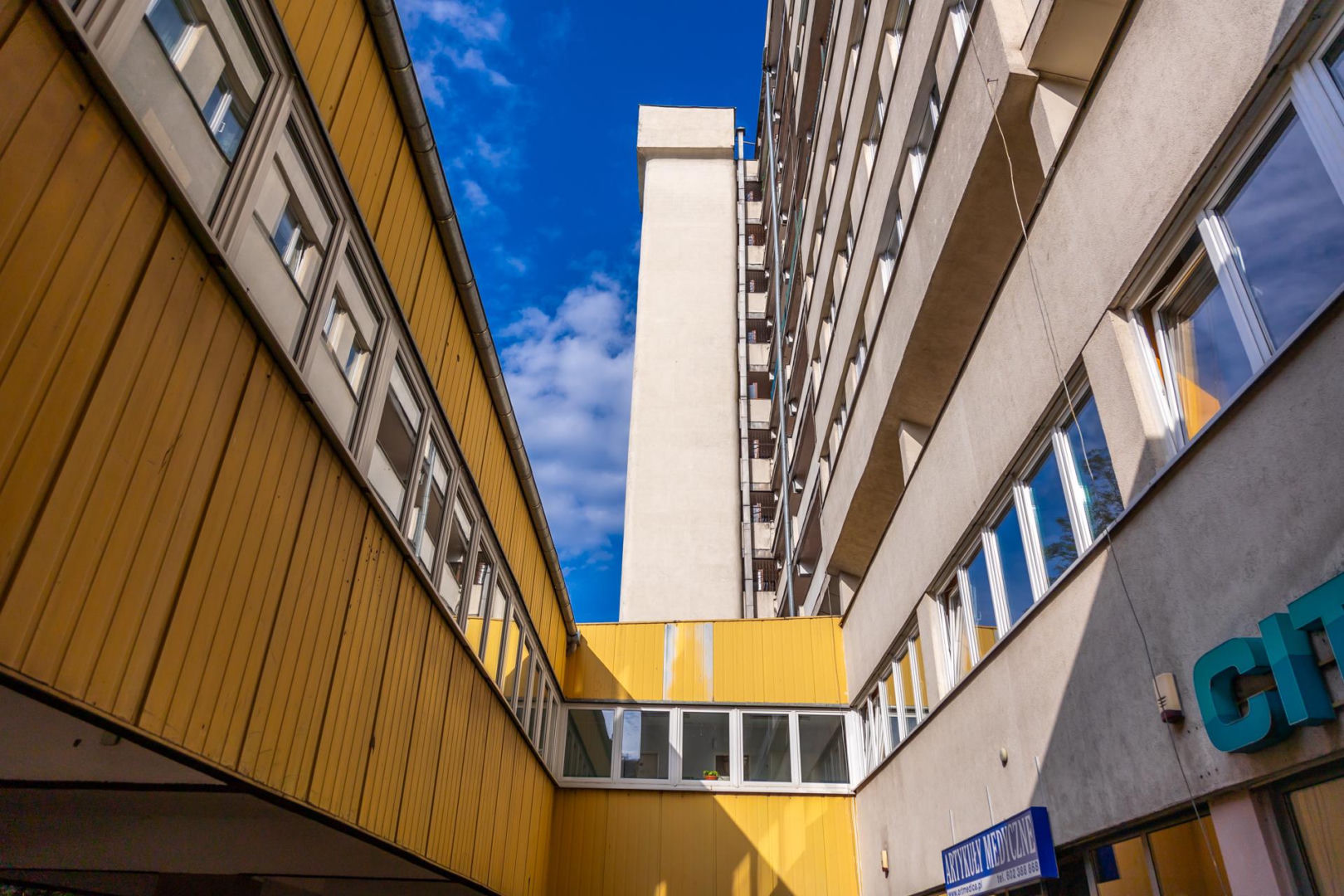 Galeriowiec z Powstańców Śląskich 112-122 we Wrocławiu