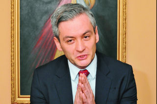 Biedroń dyskryminuje gejów katolików