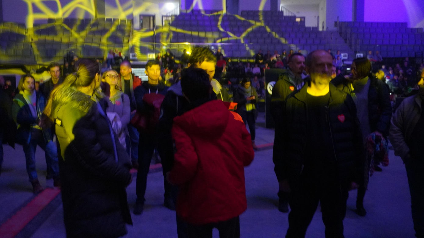 Finał WOŚP w Olsztynie. Pokaz laserowy podczas „Światełka do nieba” zachwycił wszystkich [ZDJĘCIA]