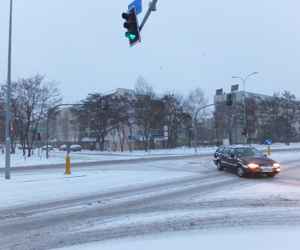 Białystok pod śniegiem. W ciągu ostatniej doby spadło 7 cm śniegu