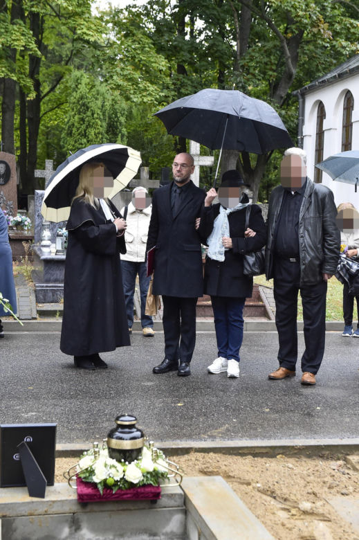 Tak żegnano Edwarda Hulewicza, autora hitu "Bo jedno życie mam". Na pogrzeb legendy polskiej piosenki przybyły tłumy