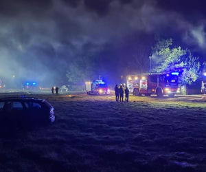 Pożar domu w Nowej Wsi Wielkiej! Na miejscu 7 zastępów straży pożarnej [ZDJĘCIA]