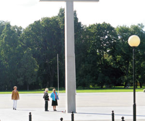 Podpaliła się pod krzyżem