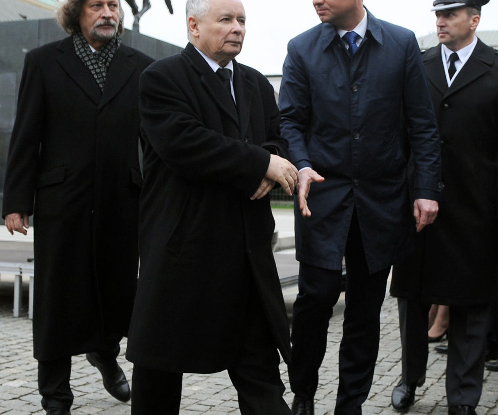 NIE MA POLITYKÓW SAMODZIELNYCH