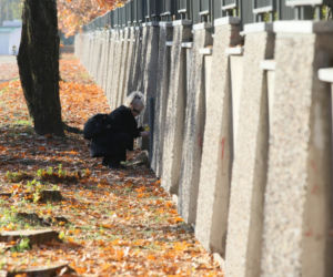 Wszystkich Świętych 2020. Przerażający widok z cmentarzy w Warszawie