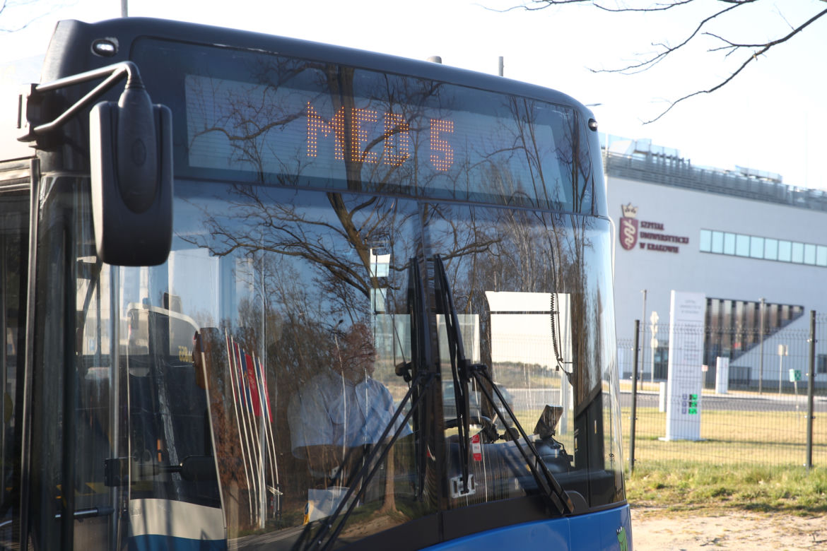 Specjalne autobusy dla medyków w Krakowie