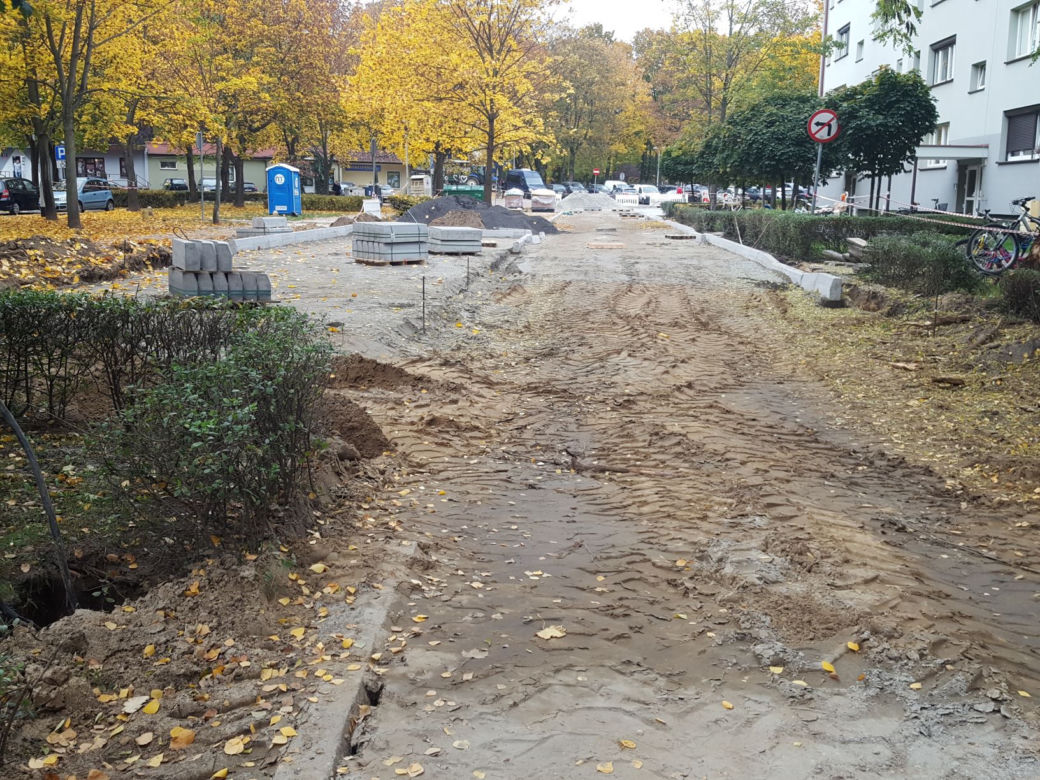 Rozkopy na osiedlu Przyjaźni w Lesznie. Będa nowe parkingi na ul. Niemieckiej