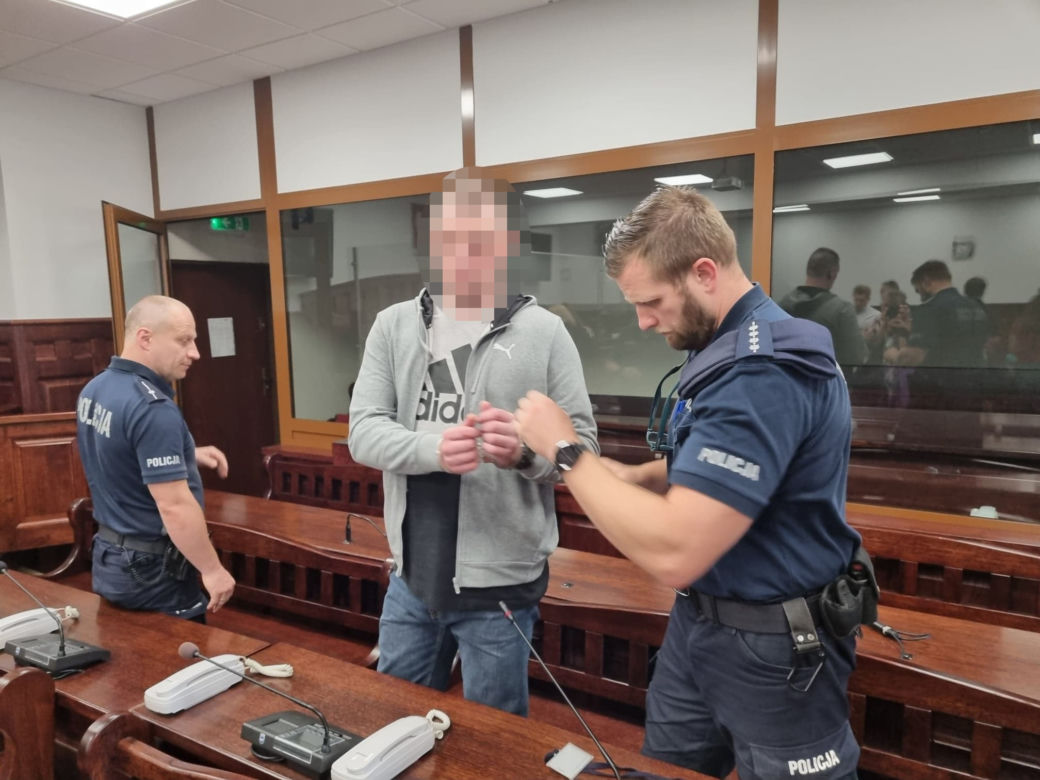 Proces w sprawie znęcania się nad 5-letnimi bliźniaczkami