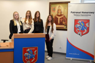 Siedlecka młodzież znów zwraca się do dorosłych. Przeczytaj otwarty list uczennic „Kolejówki”!
