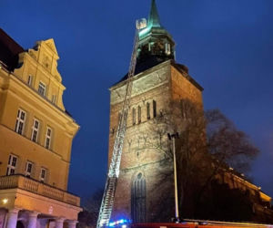 Przechyliła się iglica kościoła w Białogardzie