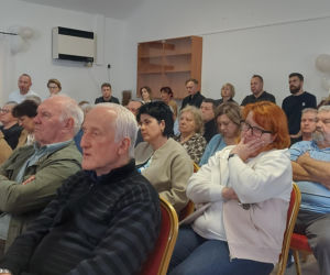 Spotkanie w sprawie budowy masztu 5 G w Płoskiem