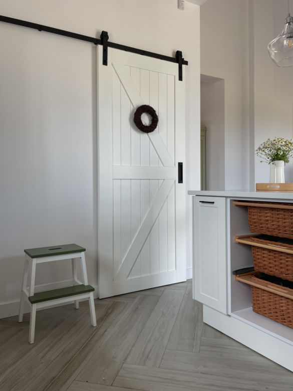 Dom w stylu modern farmhouse to marzenie miłośników natury. Jest sielsko, minimalistycznie i romantycznie!