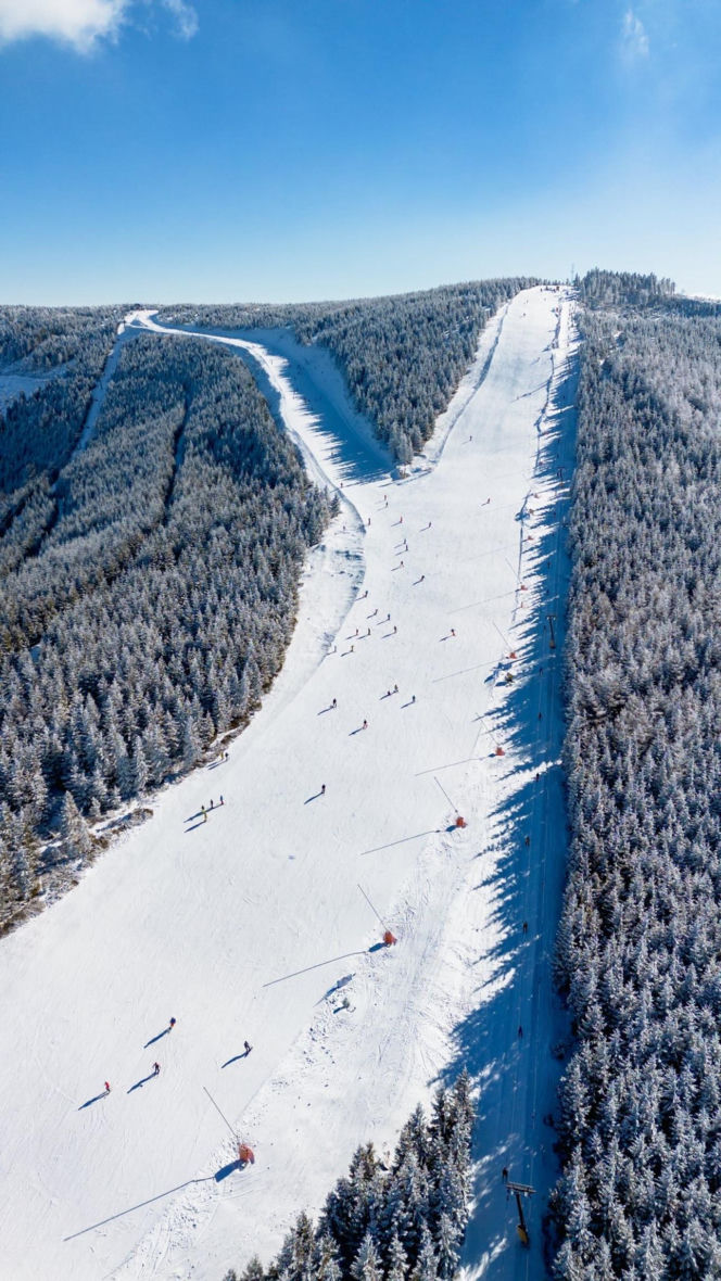 Sezon narciarski w Beskidach. Stoki są naśnieżane