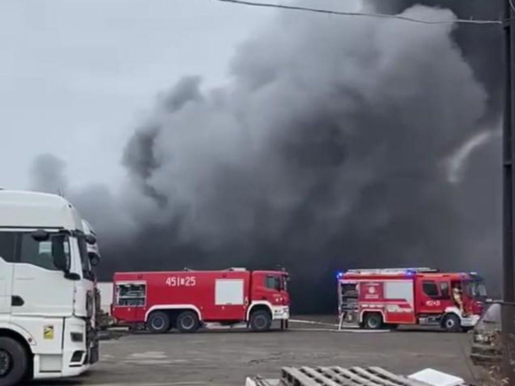Pożar w Gliwicach. Spłonęły pomieszczenia stolarskie