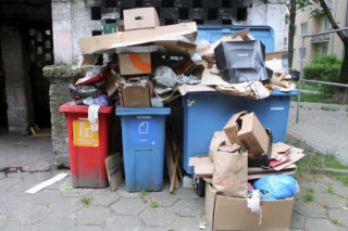 Warszawa: Nie będzie nas stać na śmieci! Nowy system opłat za odpady uderzy w rodzinne budżety [GALERIA]