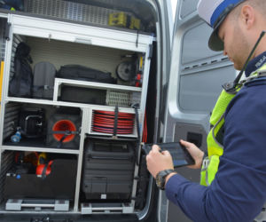 Volkswagen Crafter jako policyjny Ambulans Pogotowia Ruchu Drogowego