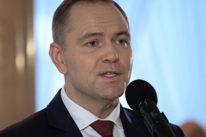 Demontaż okrągłego stołu w Pałacu Prezydenckim