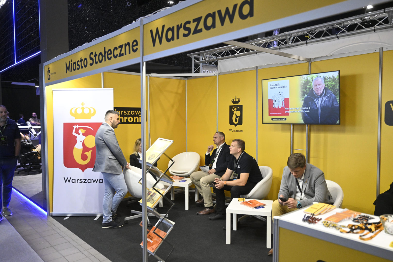 Warszawskie Targi Obronne. Scena Biała. Śmigłowiec przyszłości. Od pola walki po akcje ratownicze. Jak projektować i wybierać śmigłowce do najbardziej wymagających operacji?