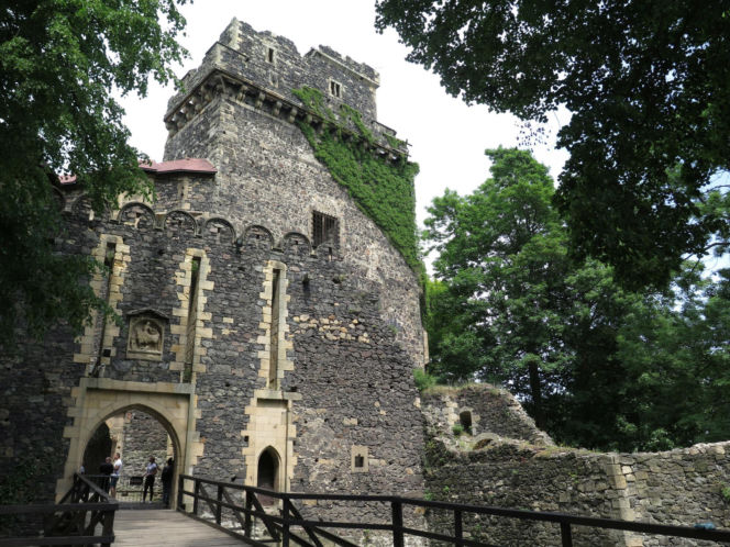 To jeden z najpiękniejszych zamków w Polsce. Mało kto wie, że zbudowano go na…wygasłym wulkanie