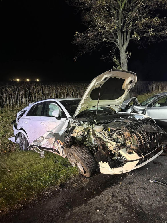 Poważny wypadek na Dolnym Śląsku! Samochody zderzyły się z ciągnikiem, są ranni