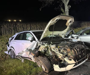 Poważny wypadek na Dolnym Śląsku! Samochody zderzyły się z ciągnikiem, są ranni