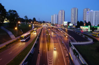 Gdzie Polacy piją najwięcej? Zatrważające dane o sprzedaży małpek