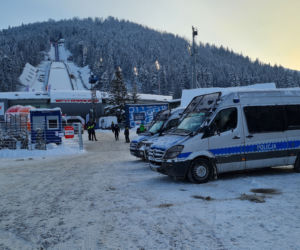 Zastępy policji pod Wielką Krokwią