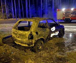 Nocna akcja strażaków przy węźle Bydgoszcz-Południe. Pożar samochodu!