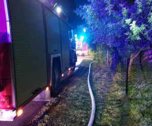 W Bronkowicach po uderzeniu pioruna zapaliła się stodoła