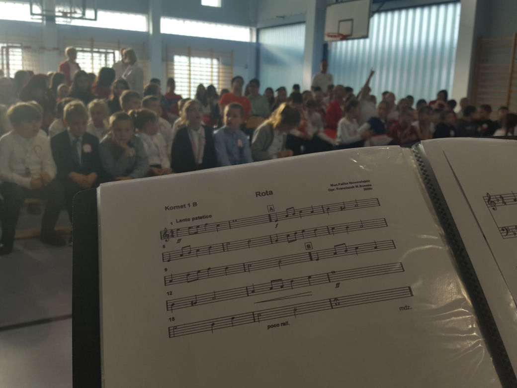"Szkoła do hymnu" w Szkole Podstawowej nr 3 w Lesznie