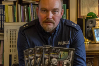 Policjant ze Szczecina zbiera pieniądze na leczenie antyterrorysty z Wrocławia. Nagrał specjalną płytę!