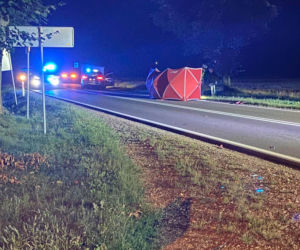 Rogienice Wielkie. Śmiertelny wypadek motorowerzysty na DK 63 [ZDJĘCIA]