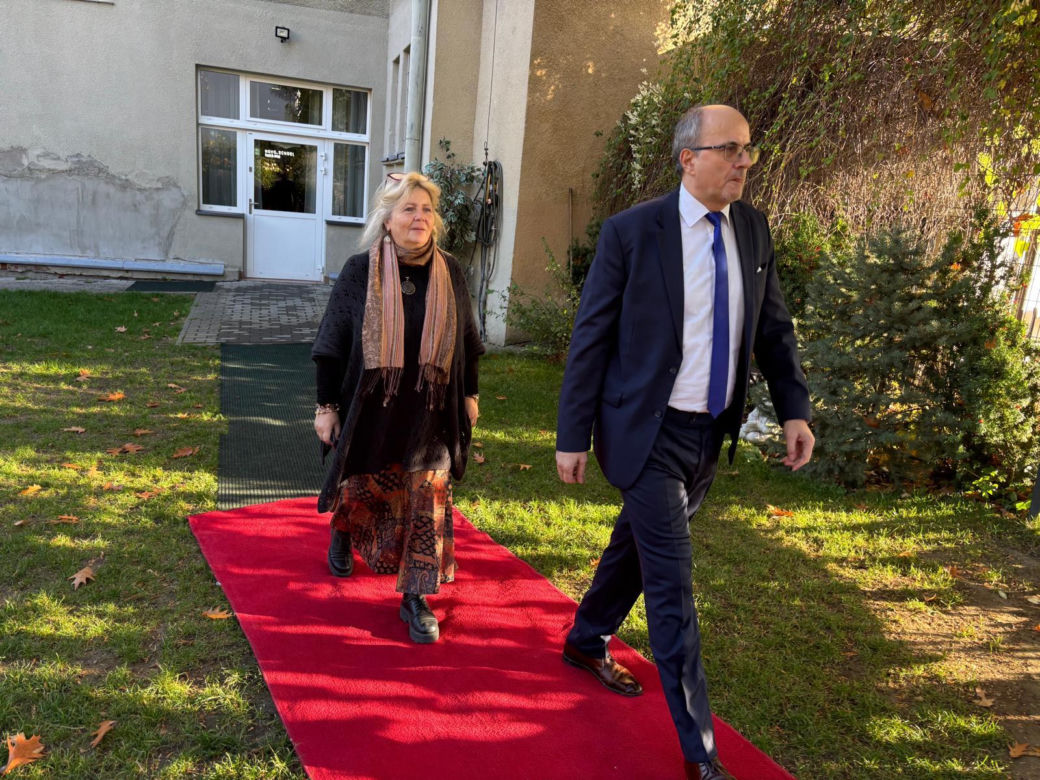 Dąb pamięci Jana Nowickiego zasadzono w Nowym Sączu