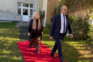 Dąb pamięci Jana Nowickiego zasadzono w Nowym Sączu