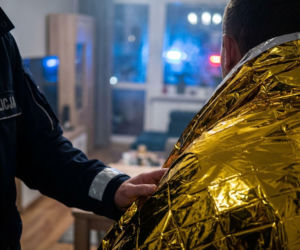 Zatrucie czadem w Kędzierzynie-Koźlu. Policjanci uratowali 50-letnią kobietę