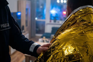 Zatrucie czadem w Kędzierzynie-Koźlu. Policjanci uratowali 50-letnią kobietę