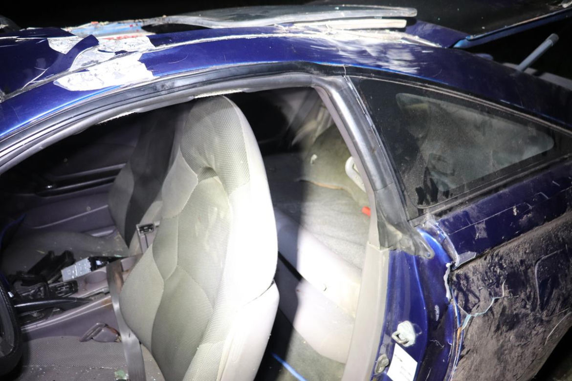 Próbował zapalić papierosa za kierownicą. Auto wylądowało w rowie