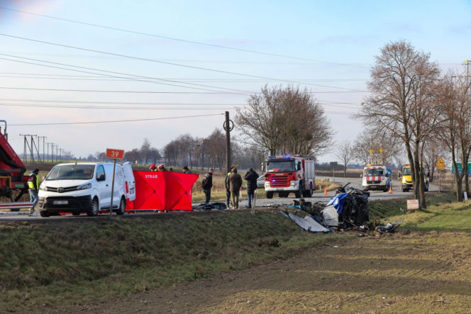 Zielęcice. Sześć osób zginęło w wypadku. Prokuratura wszczęła śledztwo [ZDJĘCIA]