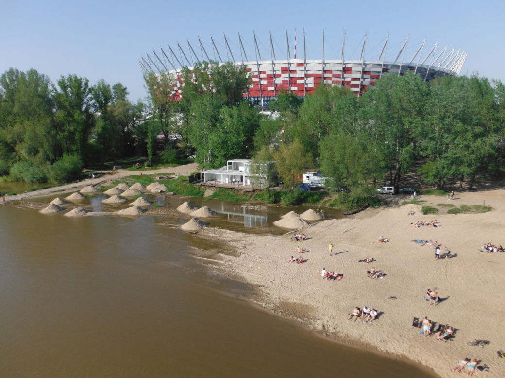 Gdzie się opalać w stolicy? Podpowiadamy najciekawsze plaże w Warszawie i okolicach! [GALERIA]