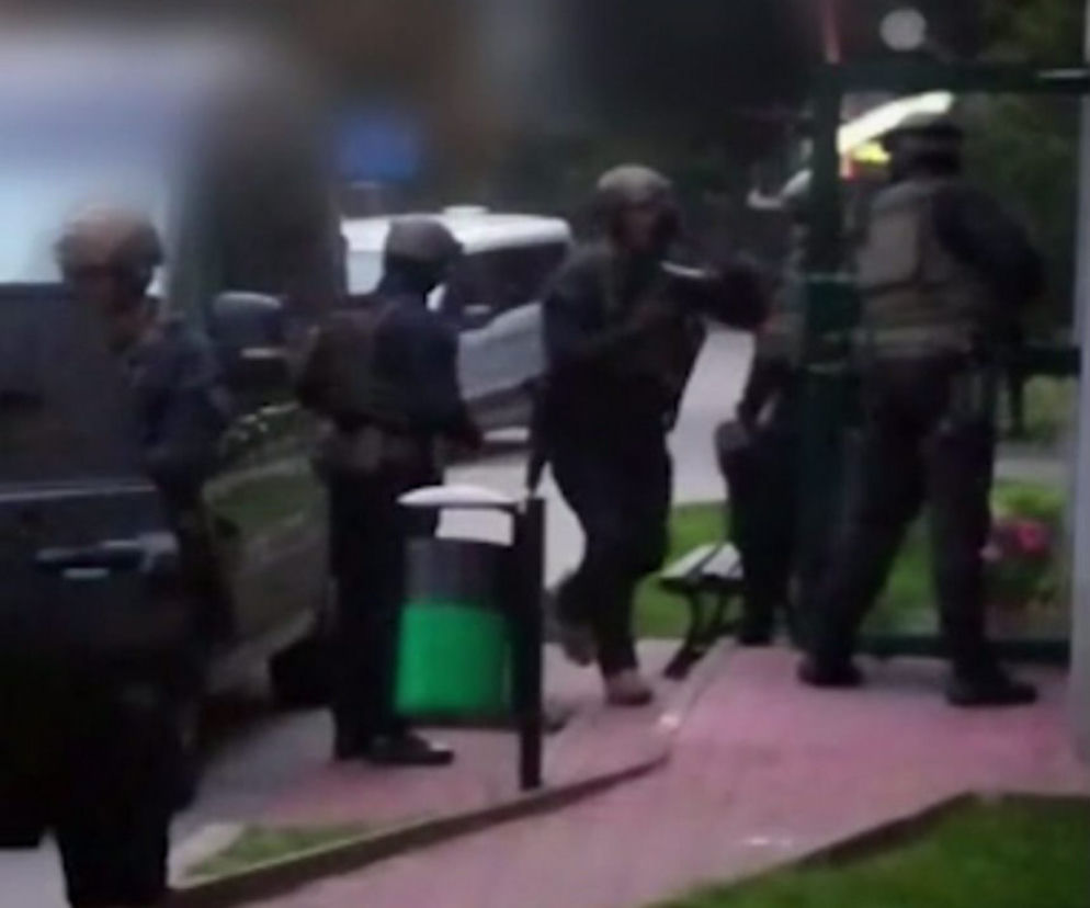 Kierował gangiem z więzienia. Antyterroryści rozbili jego grupę w spektakularnej akcji  Mateusz