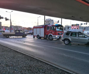 Groźny wypadek na skrzyżowaniu ul. Jagiellońskiej z Ogińskiego! Dwie osoby trafiły do szpitala! [ZDJĘCIA]