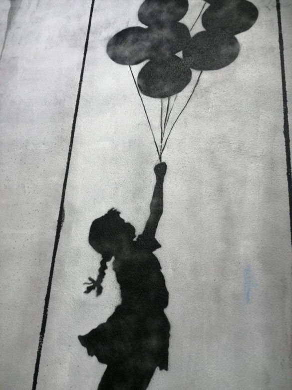 Ferie w Krakowie? Wystawę Banksy'ego, najbardziej tajemniczego artysty na świecie, koniecznie trzeba zobaczyć
