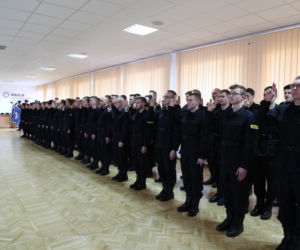 Ślubowanie policjantów w Bydgoszczy. Nasz region zasili 69 nowych funkcjonariuszy! [ZDJĘCIA]