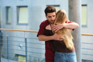 Pierwsza miłość: Izabela liczy na to, że Marysia nigdy się nie obudzi. Zamierza tego dopilnować