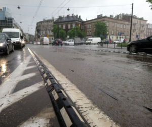 Ulewy w Małopolsce 23.05.2019: Ulice zamieniły się w rwące rzeki, sytuacja jest dramatyczna